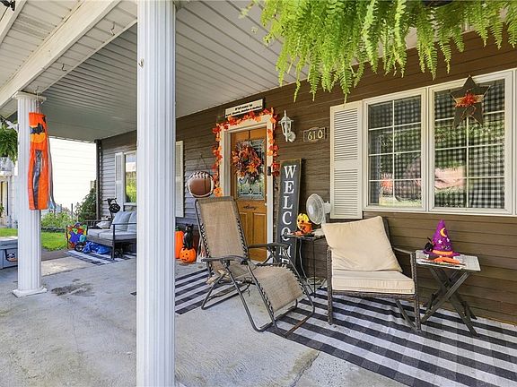 2nd image of 610 1st St