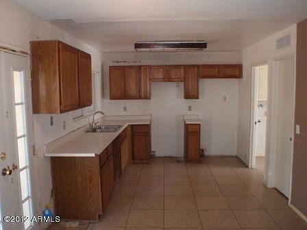 2nd image of 1014 W Manhatton Drive