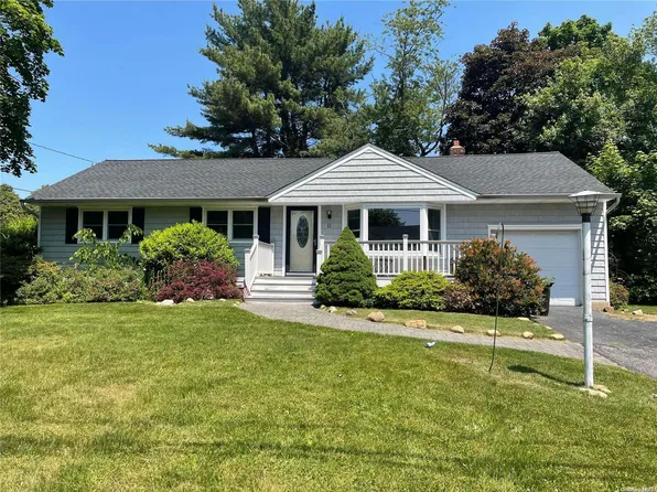 11 Sandgate Place, Melville, NY 11747