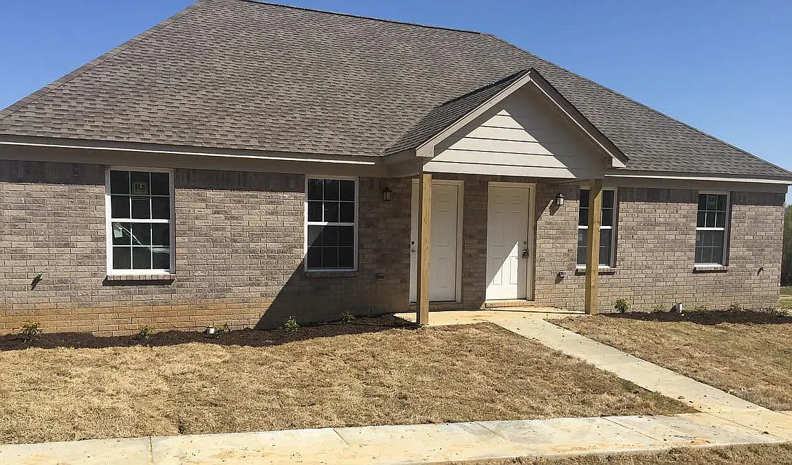 2 bed, 900 sqft, $1,300 — Photo 1
