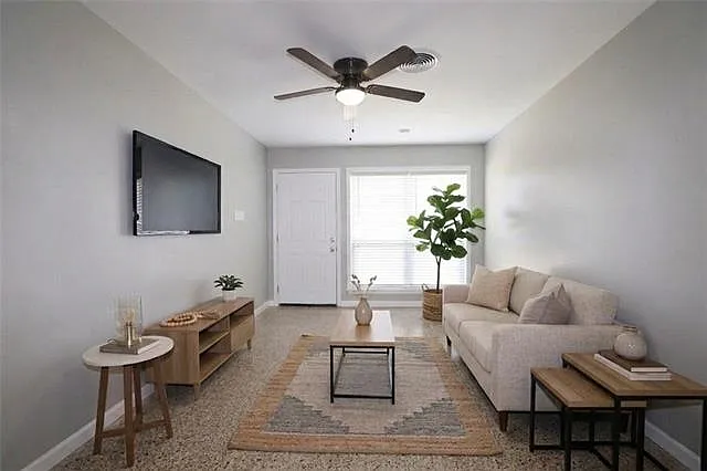 2 bed, 1.0 bath, 950 sqft, $1,500 — Photo 3