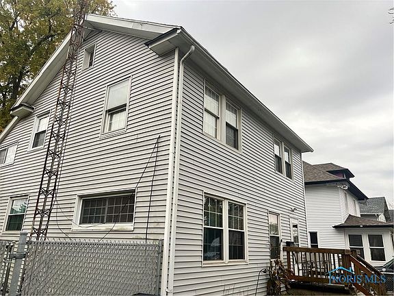 4th image of 4402 Lewis Ave