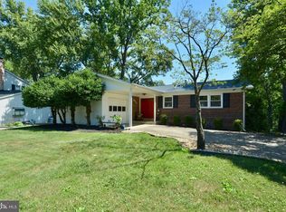 6811 Sydenstricker Rd, Springfield, VA 22152