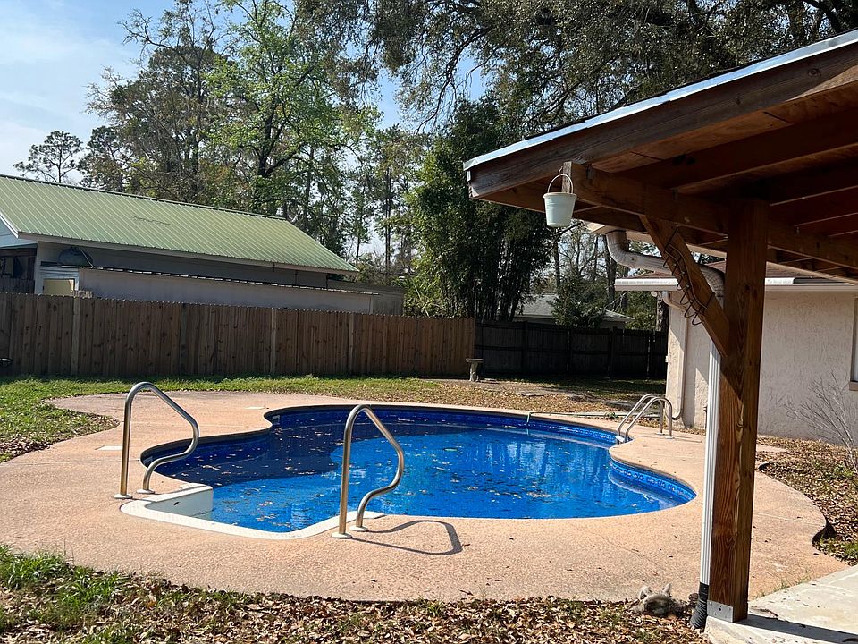 1st image of 758 Winfred Dr N