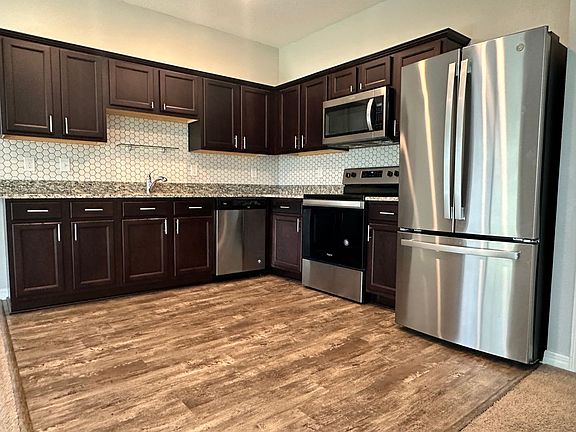 5th image of 819 Grandin St