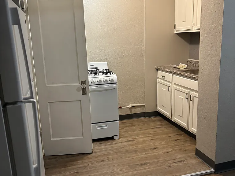 2076 Elm Ave #1 — Photo 7