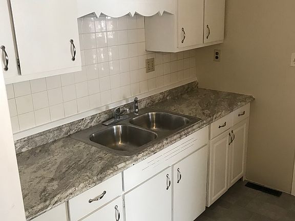 3rd image of 1904 S Arlington Ave