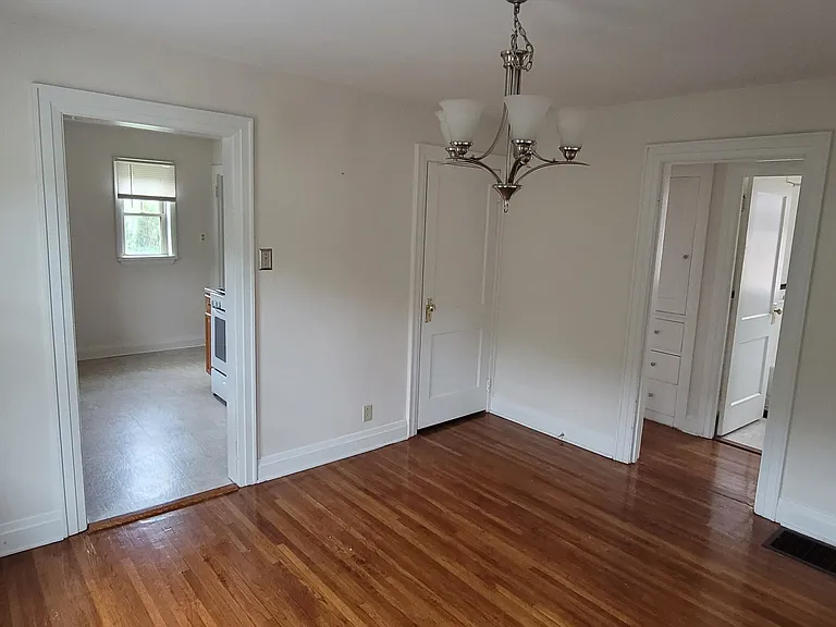 821 W 34th St — Photo 14
