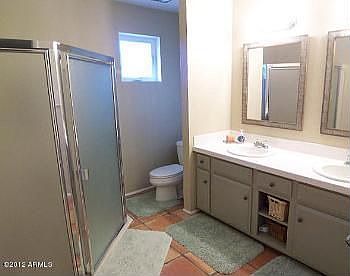 3rd image of 2728 E Cinnabar Ave