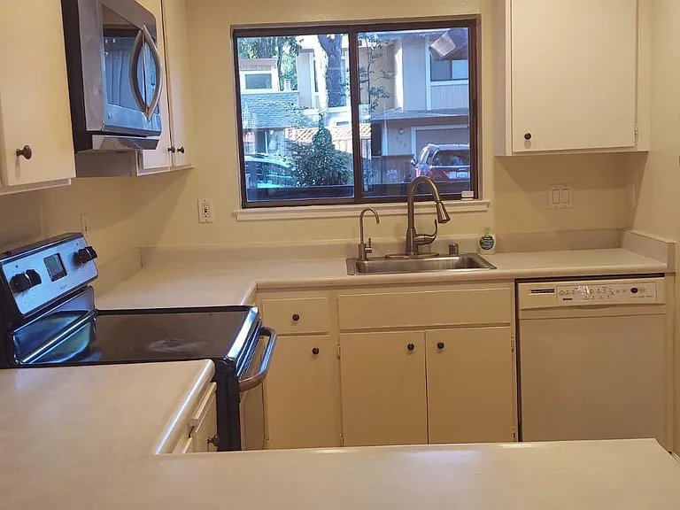 528 Felix Way — Photo 14