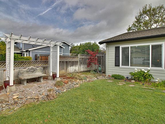 4th image of 15100 Venetian Way