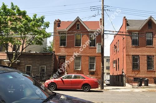 1st image of 684 Lincoln Ave