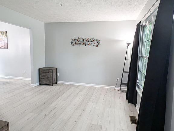 For Rent: $3,200 (4 beds, 2.5 baths, 2458 Square Feet)