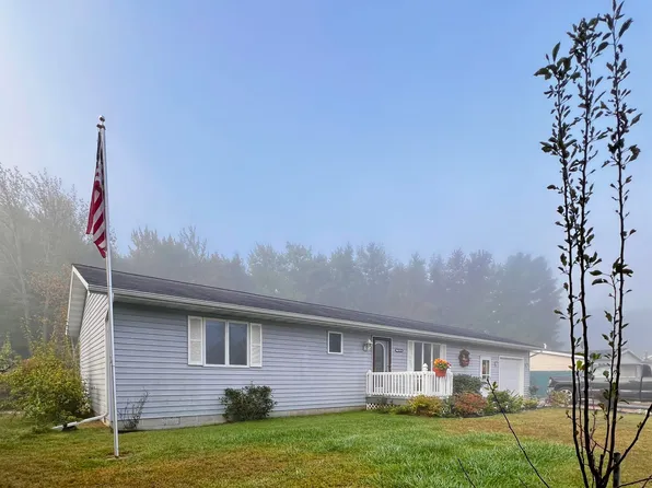 7385 Riverview Dr, Manistique, MI 49854