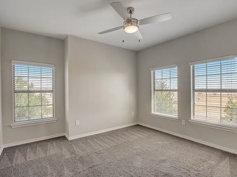 Oasis at Plum Creek Apartments — Photo 43