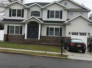 14 Peg Pl, Syosset, NY 11791