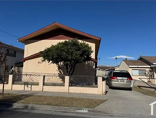 2 bed, 848 sqft, $2,200 — Photo 1