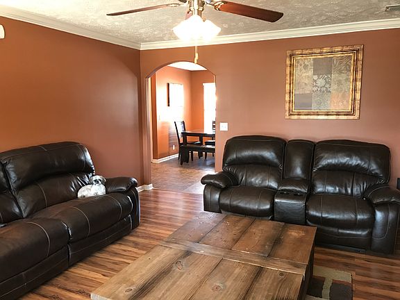 2nd image of 1008 Bluecreek Cir
