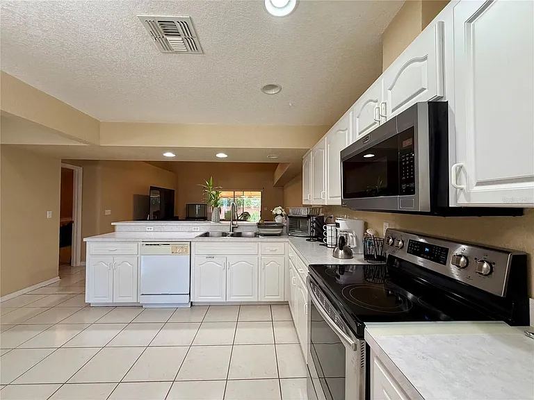 1762 Grey Fox Dr — Photo 3