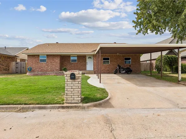905 Crestmoor Dr, Moore, OK 73160