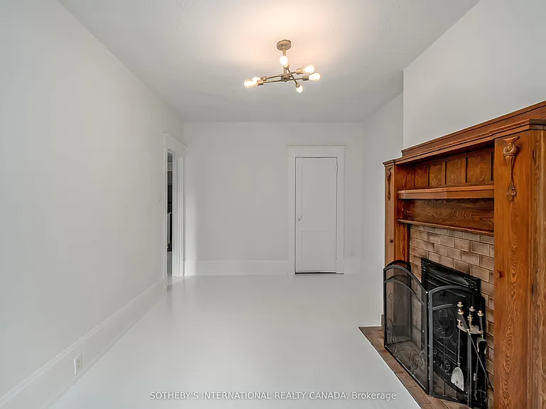 38 Browning Ave #UPPER — Photo 3