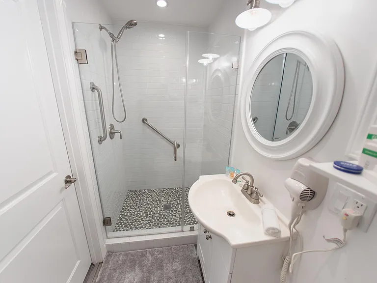 1058 Allen Ave — Photo 6