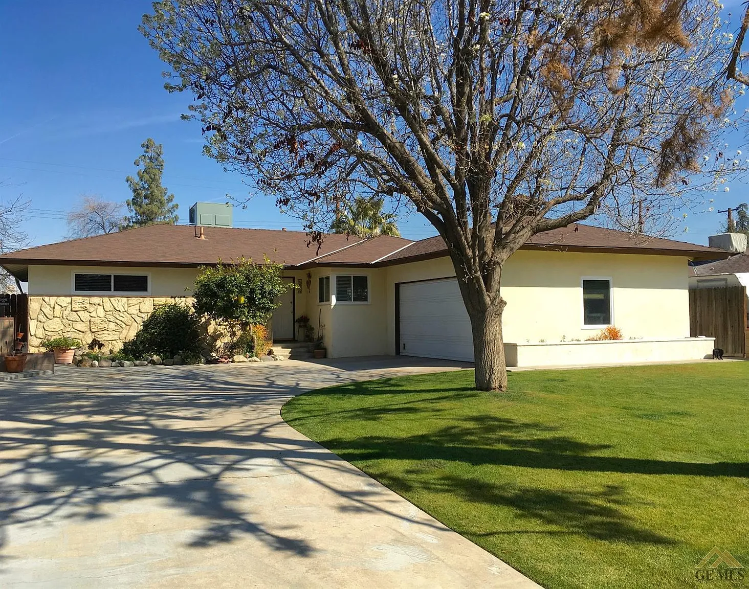 4604 Fishering Dr photo 1