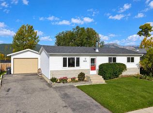 9818 E 110th St, Grande Cache, AB T0E 0Y0