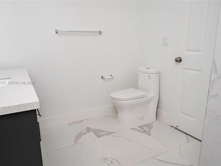 2522 NW 9th Pl — Photo 18