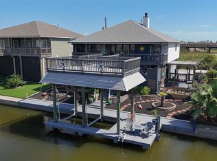 49 N Omega Dr, La Marque, TX 77568