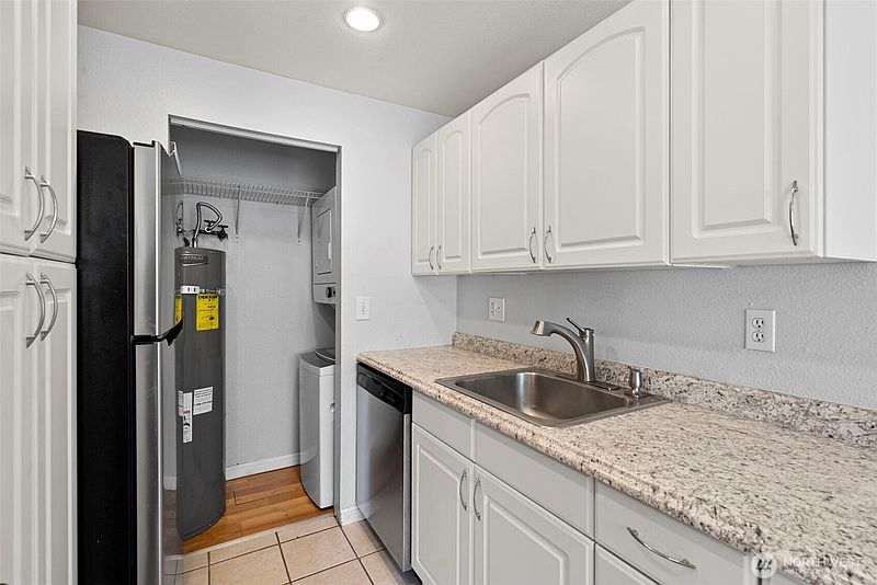 3rd image of 2020 Grant Avenue S #C103