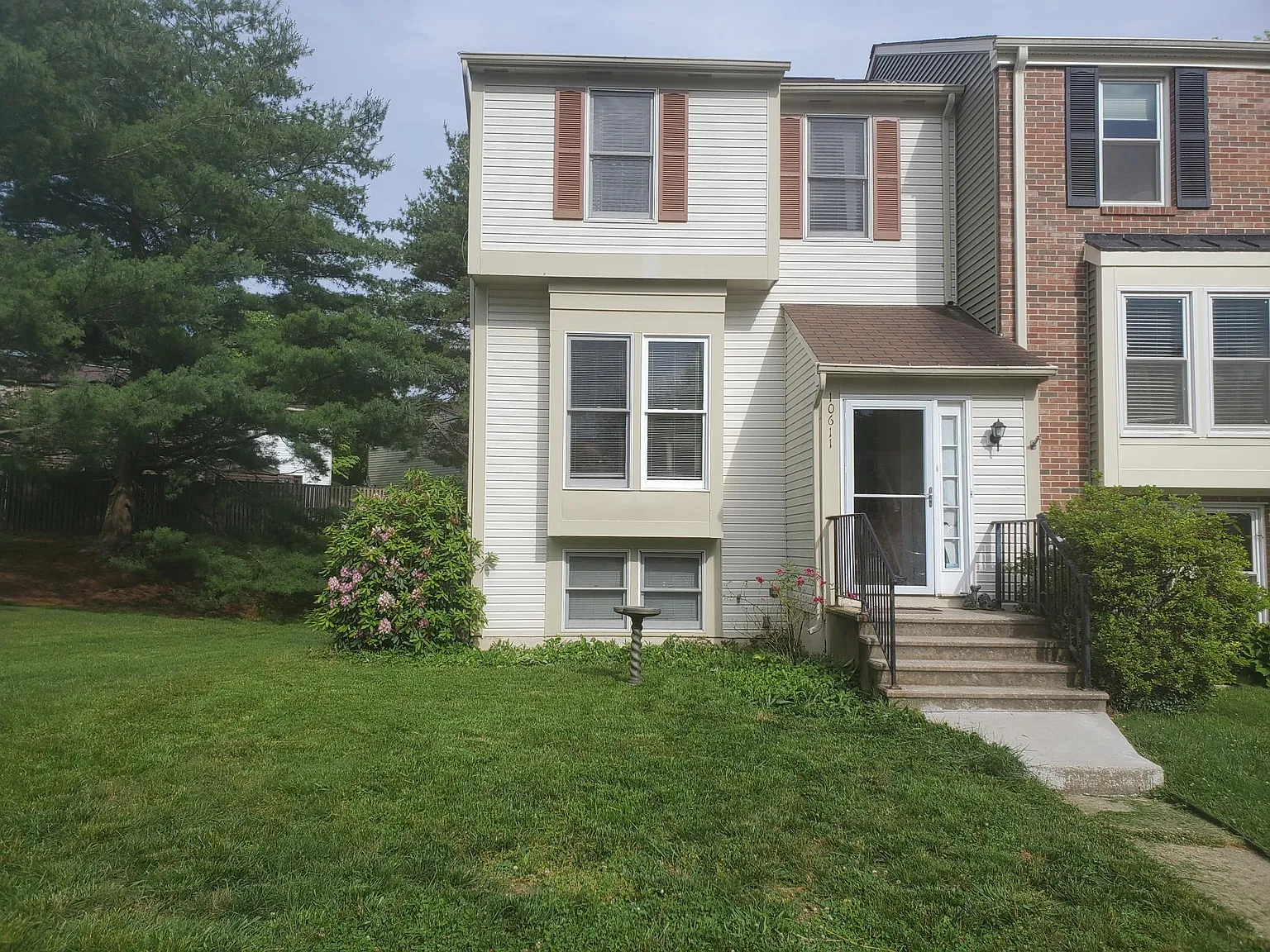 4 bed, 2.5 bath, 2200 sqft, $2,950 — Photo 1