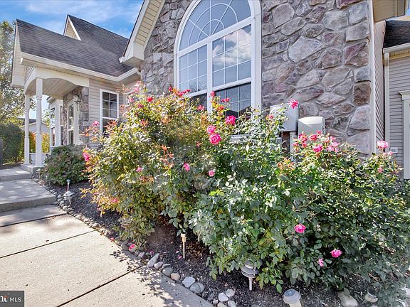 3rd image of 326 Pebble Beach Dr