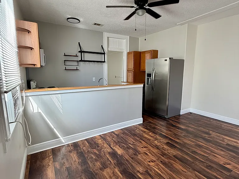 2423 Saint Ann St — Photo 2