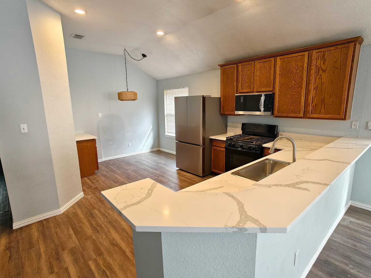 304 Hummingbird Dr — Photo 4