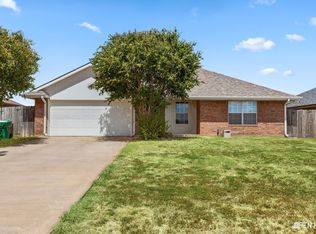 910 E Texas Ave, Iowa Park, TX 76367