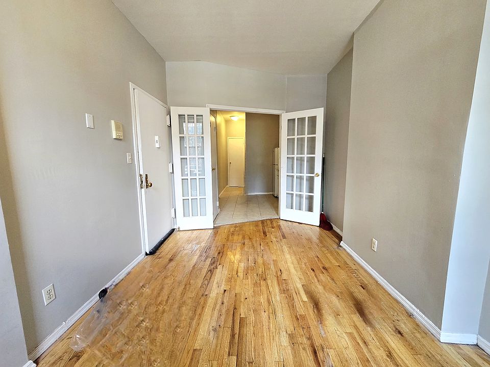 2nd image of 1069 Lafayette Ave #1B