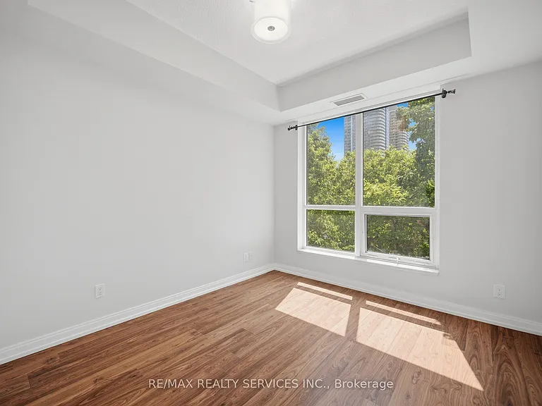 151 Village Green Sq #206 — Photo 21