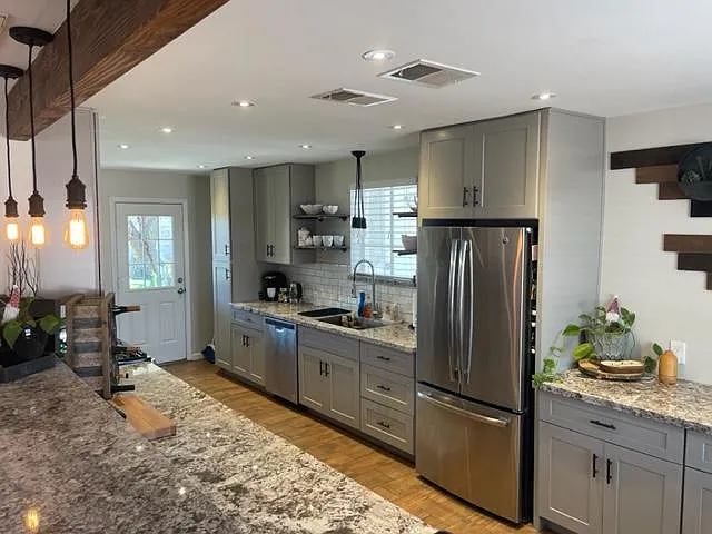 911 E San Juan Ave — Photo 8