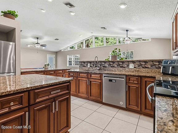 3rd image of 2125 Linrose Ln