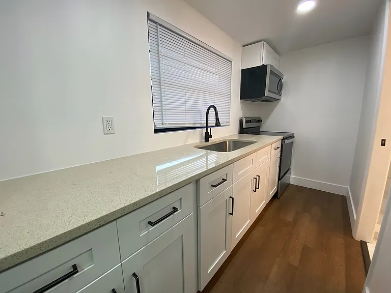 4614 E Seneca Ave — Photo 38
