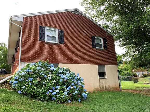 3rd image of 828 Pinecrest Ave