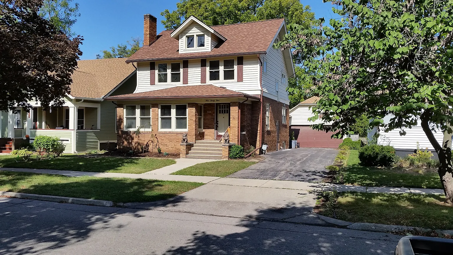 924 Sheridan St photo 1