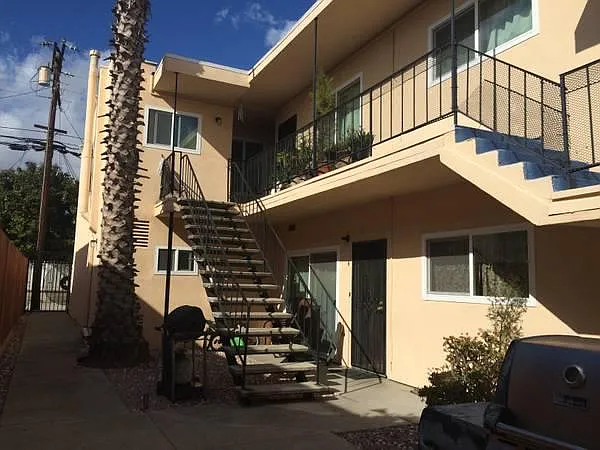 4658 E Mountain View Dr — Photo 2