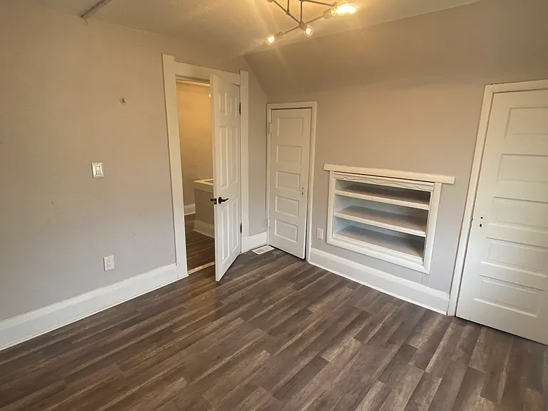 1049 King St — Photo 13