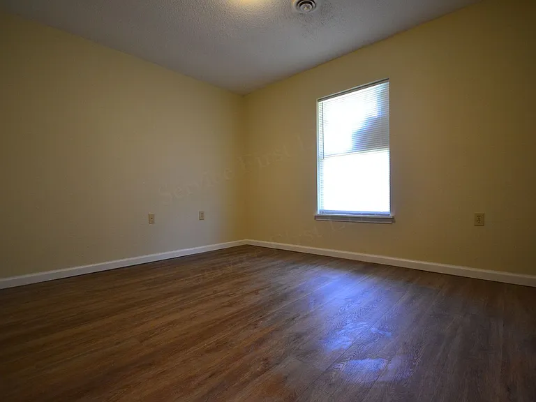 503 Broad St — Photo 10
