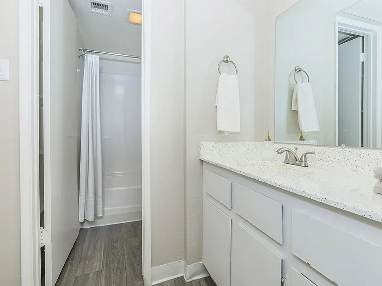 Hidden Cove Apartments — Photo 27