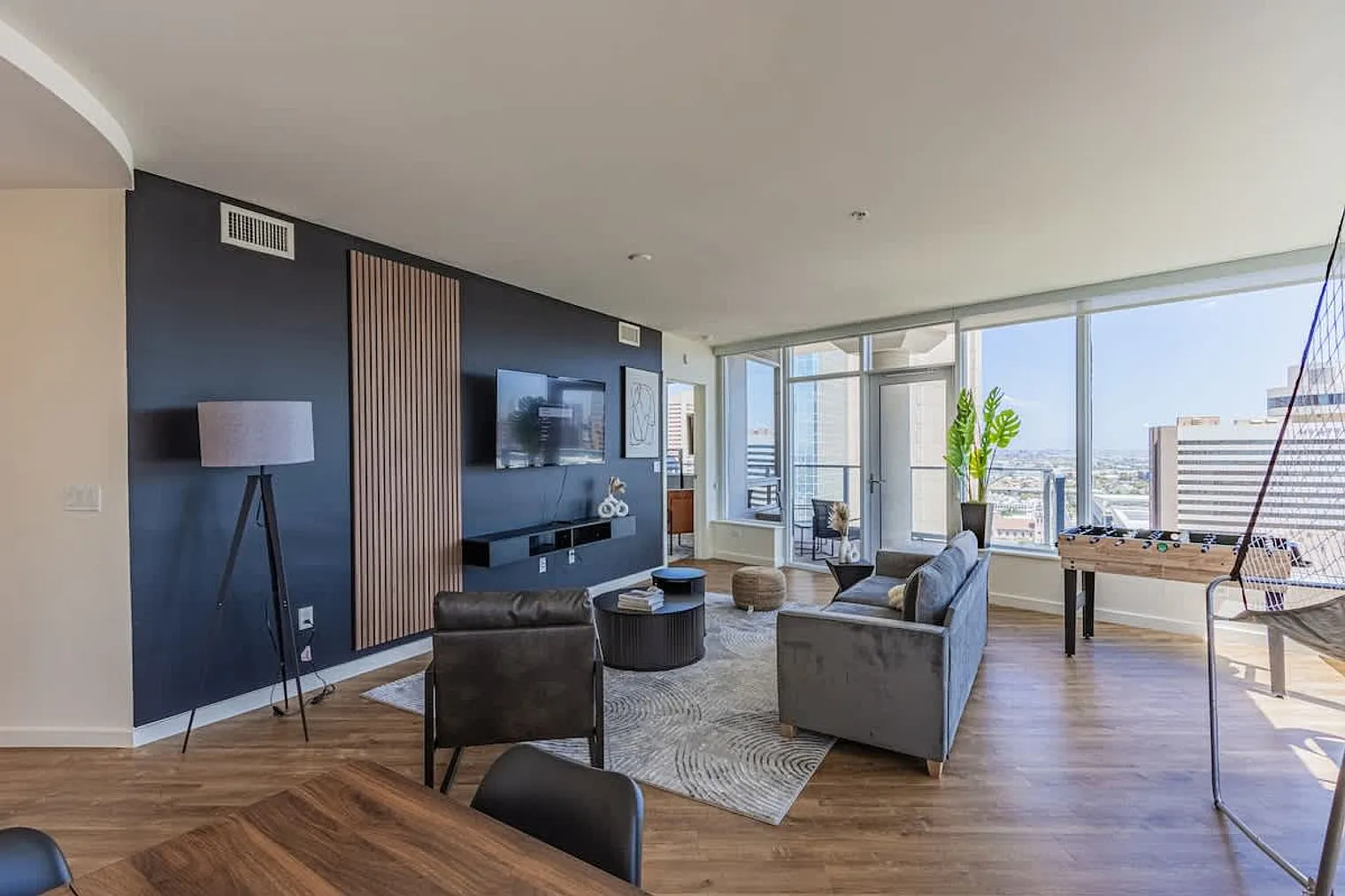 2 bed, 2.0 bath, 1399 sqft, $7,074 — Photo 4