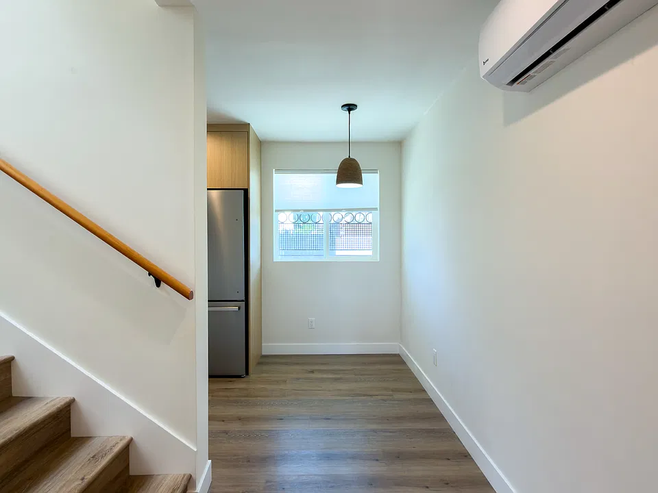 1346 S Dunsmuir Ave #1/2