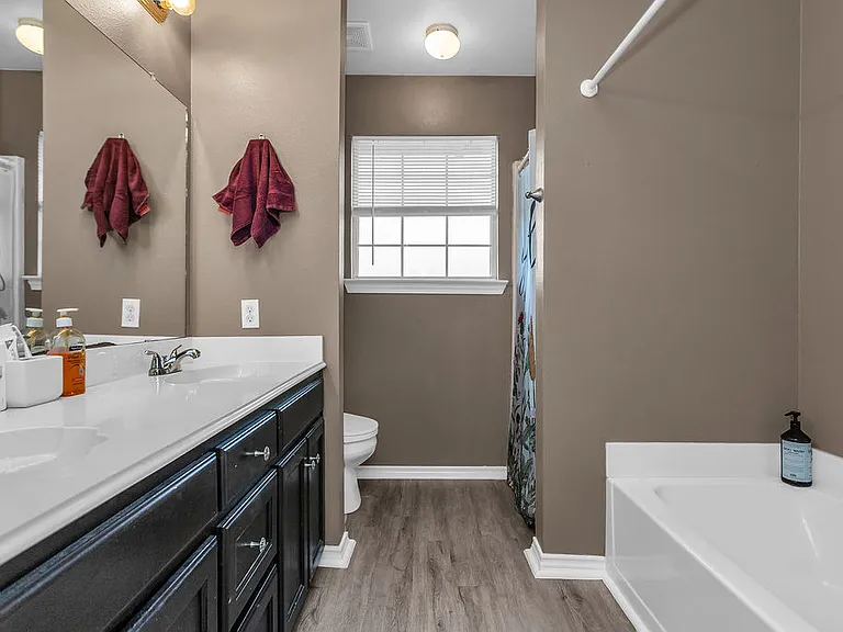 1808 County Road 2712 — Photo 10